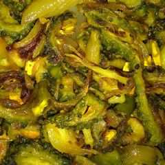 A picture of Karela rings.