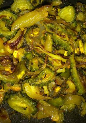A picture of Karela rings.