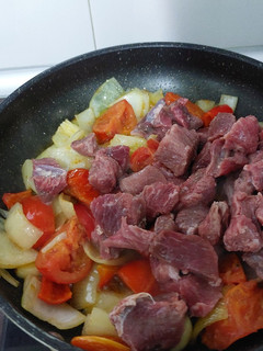 Una foto de Patatas con carne