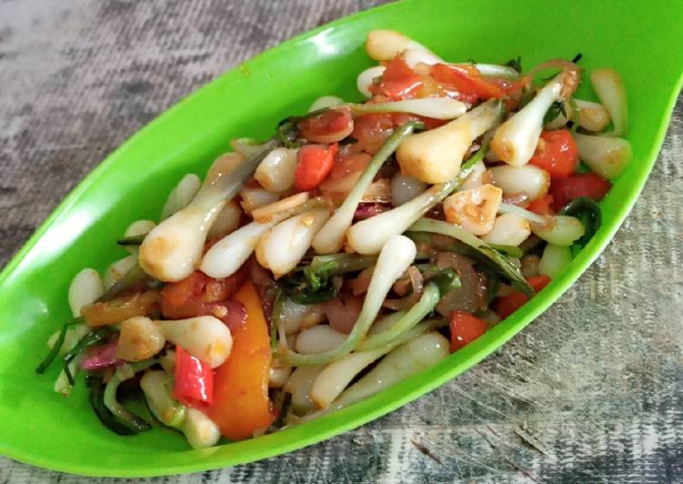 Cara Gampang Membuat Tumis sayur kucai simpel yang Enak Banget