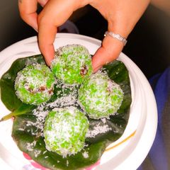 A picture of Paan Coconut Ladoo.