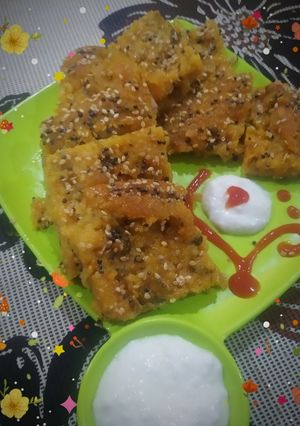 ઇન્સ્ટન્ટ રવા હાંડવો (Instant Rava Handvo Recipe In Gujarati) રેસીપી મુખ્ય ફોટો