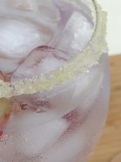 A picture of Gin and Tonic with Extra Virgin Olive Oil and sugar-rimmed glasses.