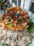 Nasi Daun Jeruk dengan Telur Dadar Tahu Teri Cabe