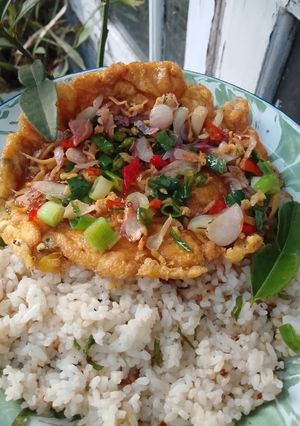Foto resep Nasi Daun Jeruk dengan Telur Dadar Tahu Teri Cabe