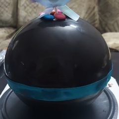 A picture of Pinata Cake.