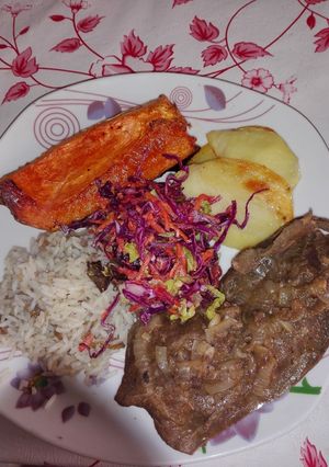 Una foto de Hígado con verduras al horno