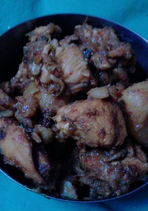 A picture of Chicken kosha(dry chicken curry).