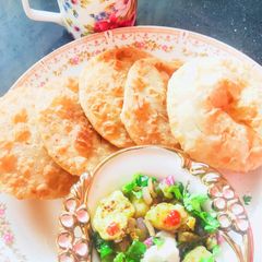 A picture of Street food besan kachori.