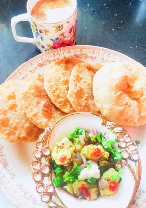 A picture of Street food besan kachori.