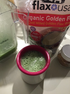 Una foto de Batido espinaca-piña-pepino y jengibre