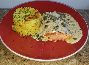 Una foto de Salmón con salsa de alcaparras II