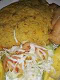 Arroz con pollo y ensalada de coll, tomate y aguacate a lo cubano