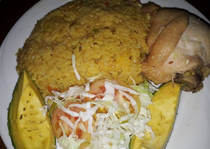 Arroz con pollo y ensalada de coll, tomate y aguacate a lo cubano Receta de  Bendecido- Cookpad