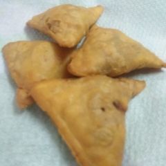 A picture of Aloo samosa.