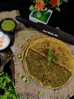 मटर का पराठा (matar ka paratha recipe in Hindi) रेसिपी मुख्य फोटो