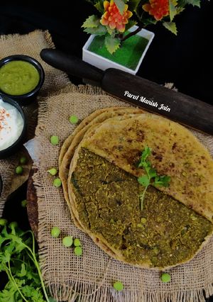 मटर का पराठा (matar ka paratha recipe in Hindi) रेसिपी मुख्य फोटो