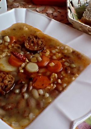 Vegyes hüvelyes leves recept fotója