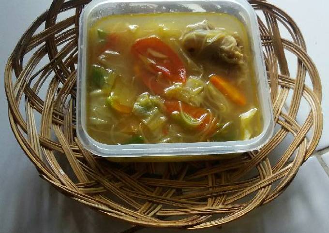 Sop Soto (soto dengan sayur)