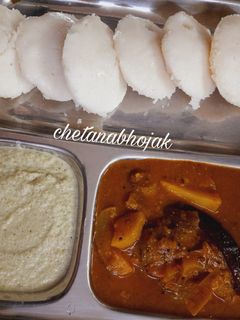 इडली सांबर चटणी (idli sambhar chutney recipe in marathi) रेसिपी चे मुख्य फोटो