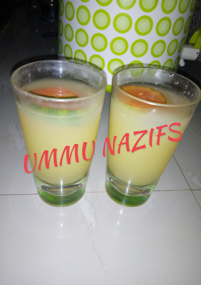 A picture of Ginger and cucumber juice.