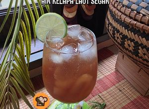 Gambar 20:5:26 - Air kelapa laut segar