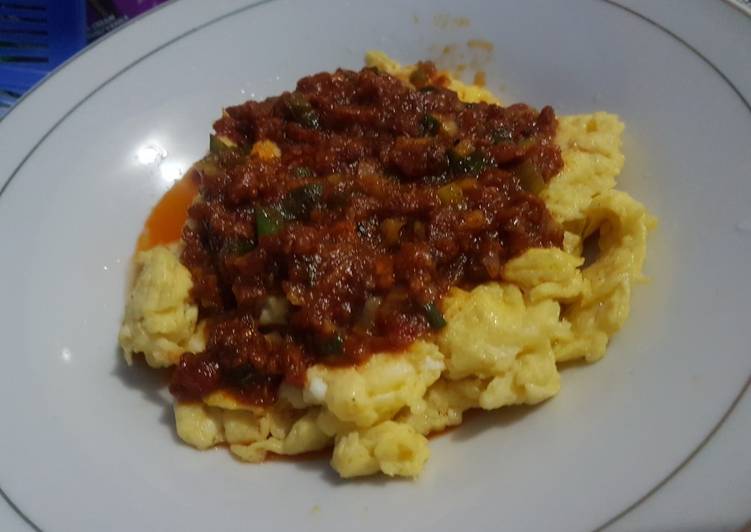 Telur orak-arik siram daging cincang