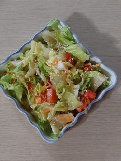 عکسی از دستور سالاد کاهو با کنجد