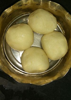 A picture of Homemade Rasgullas.