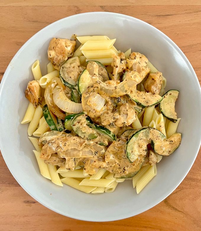 Foto principal de 🍗 Pasta con salsa de pollo y calabacín 🥒