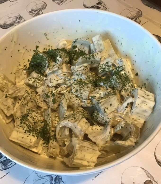 Une photo de Cardons à la crème de moutarde et persil