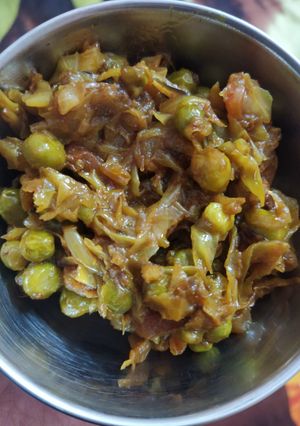 बन्दगोभी मटर की सब्जी (bandgobhi matar ki sabzi recipe in Hindi) रेसिपी मुख्य फोटो