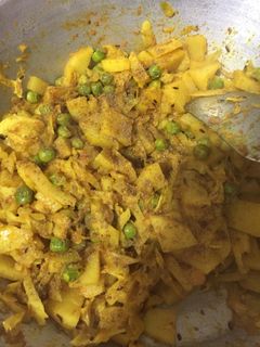 आलू पत्ता गोभी मटर की सब्ज़ी (aloo patta gobi matar ki sabzi recipe in Hindi) रेसिपी मुख्य फोटो