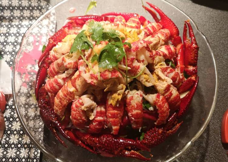 Crayfish glass noodles salad