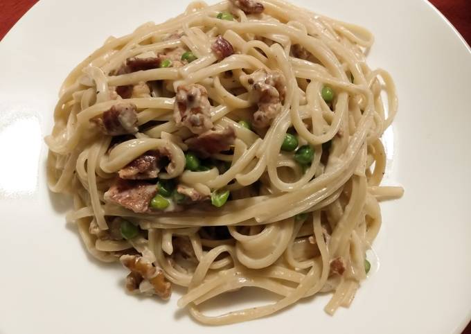 Recipe of Any-night-of-the-week Blue cheese linguine with bacon, peas, and walnuts