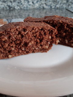 Una foto de Brownie de avena exprés