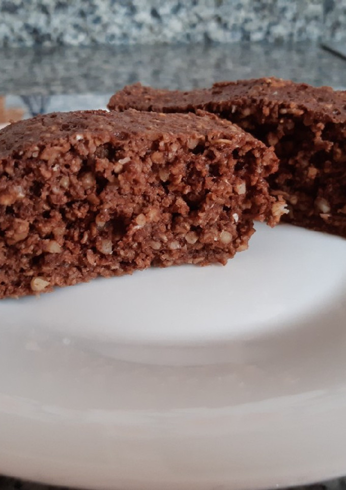 Una foto de Brownie de avena exprés