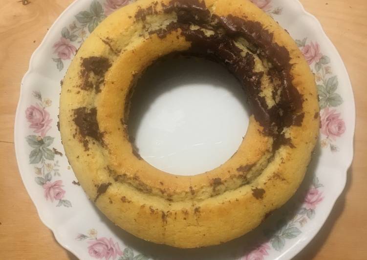 Ciambella alla panna variegata al cacao