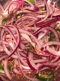 Cebolla roja encurtida / en escabeche, con jalapeño