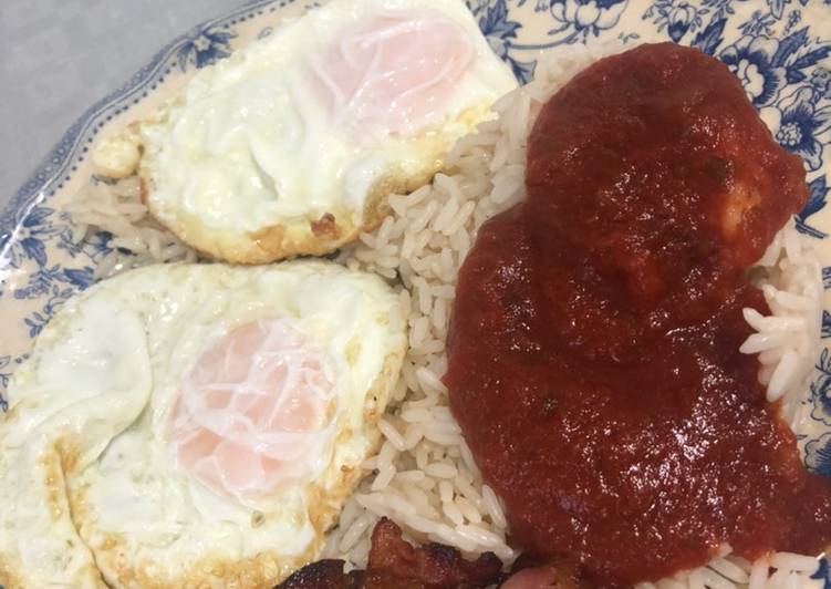 Arroz a la cubana con huevo