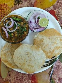 छोले भटूरे (Chole bhature recipe in hindi) रेसिपी मुख्य फोटो