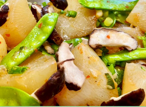 A picture of Daikon Radish with Shiitake Mushrooms and Snow Peas.