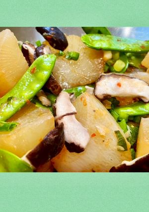 A picture of Daikon Radish with Shiitake Mushrooms and Snow Peas.