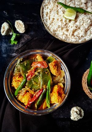 কুমড়ো বড়ি, শিম, আলু ও টমেটো দিয়ে নিরামিষ রান্না রেসিপির প্রধান ছবি