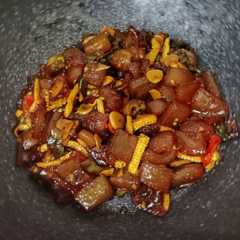 A picture of Kikil pedas manis.