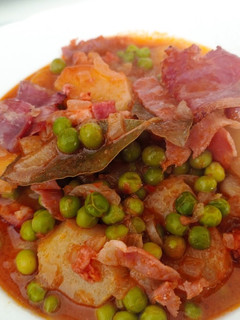 Una foto de Guiso de guisantes y bacon