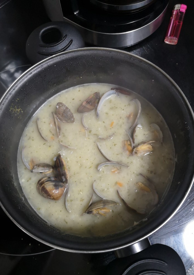 Una foto de Almejas a la marinera