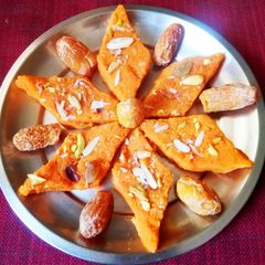 A picture of Carrot dates barfi.