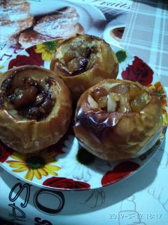 Фото Печёные яблочки с орехами,изюмом и медом.