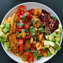 A picture of Maize and shrimp salad.